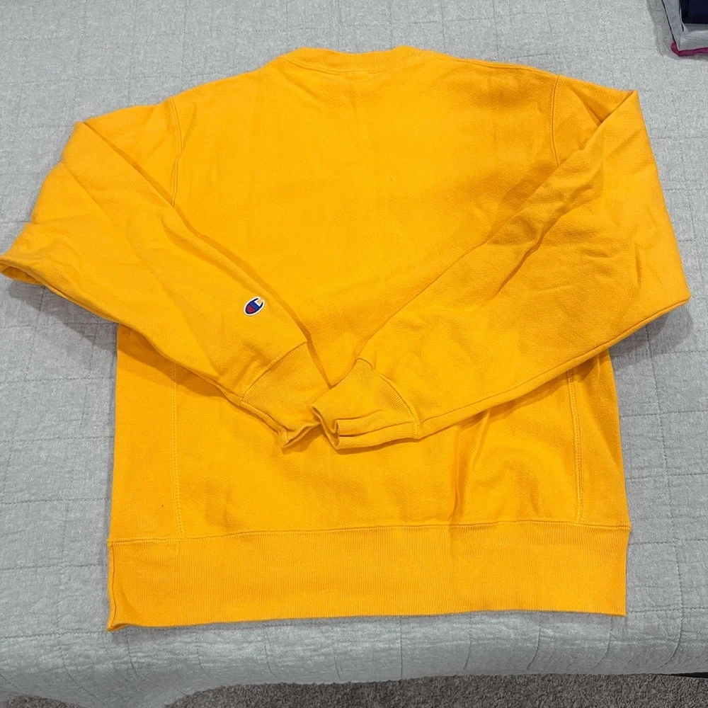 Champion Reverse Weave Crewneck Logo Sweatshirt Yellow Gold Size Medium - Picture 5 of 5